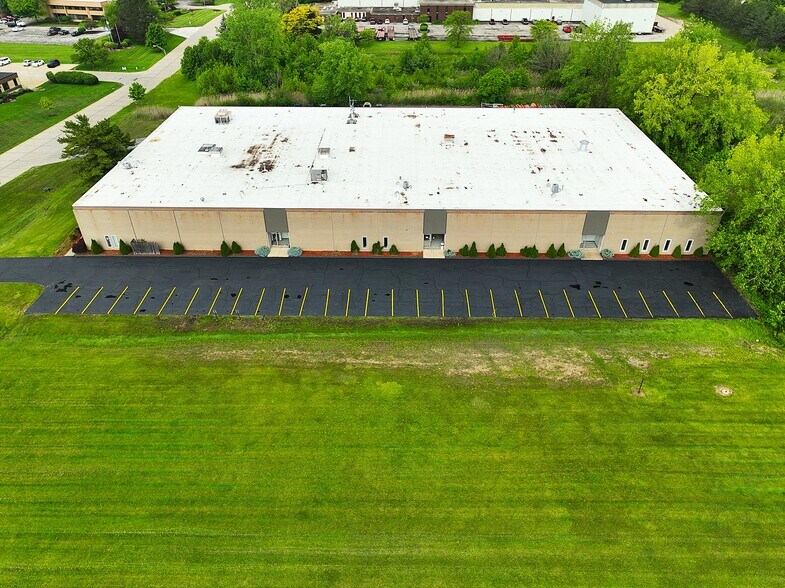 29601-29607 Hall St, Solon, OH à louer - Photo de l’immeuble – Image 2 sur 14