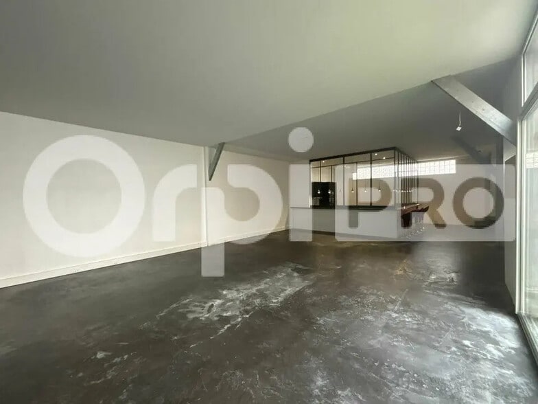 Bureau dans Corbeil-Essonnes à louer - Photo de l’immeuble – Image 2 sur 7