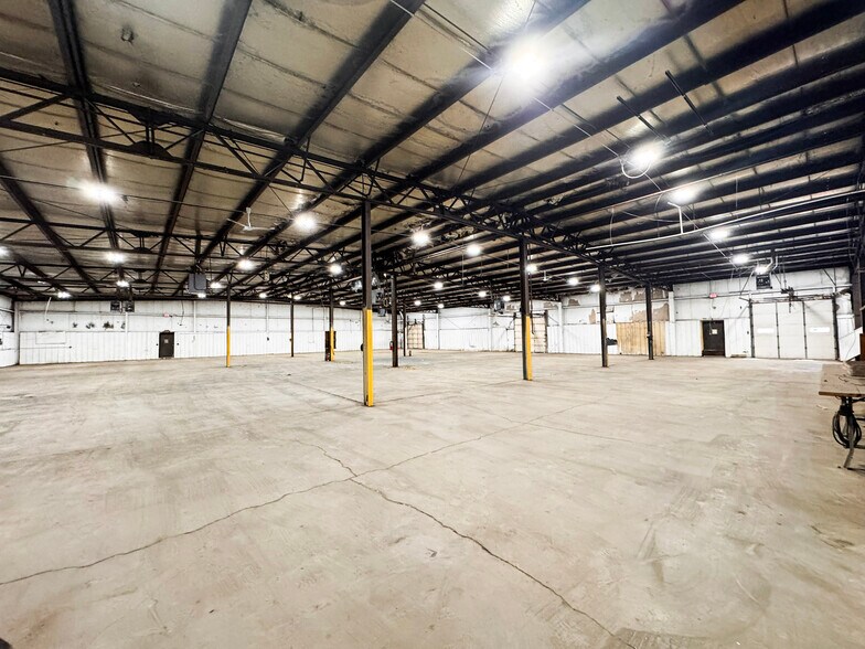 848 E Commercial Ave, Whitewater, WI à vendre - Photo de l’immeuble – Image 3 sur 16