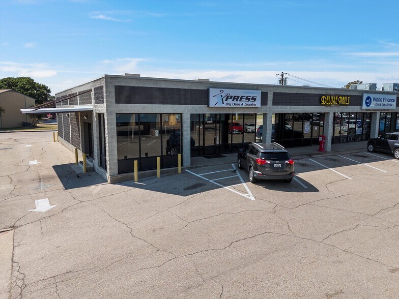 901 N Loop 340, Waco, TX à louer - Photo de l’immeuble – Image 2 sur 6