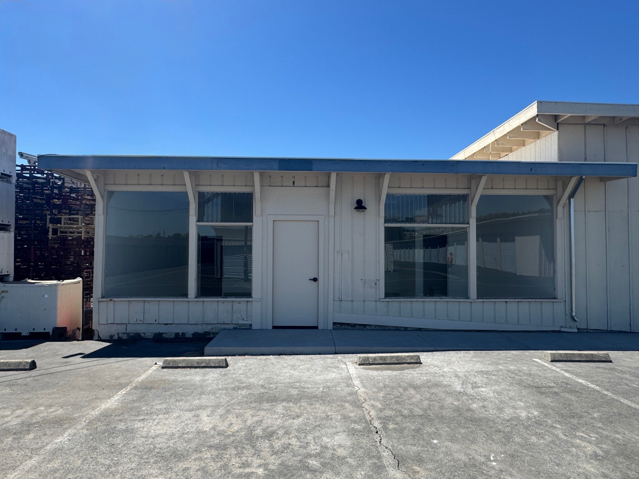 1042 Hopper Ave, Santa Rosa, CA à louer Photo de l’immeuble– Image 1 sur 3