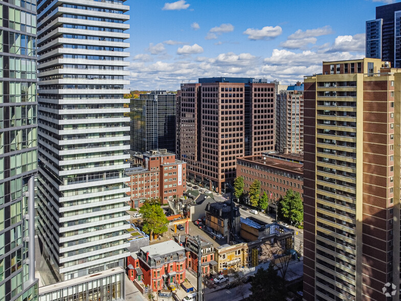 175 Bloor Street East, Toronto, ON à louer - Photo de l’immeuble – Image 1 sur 2