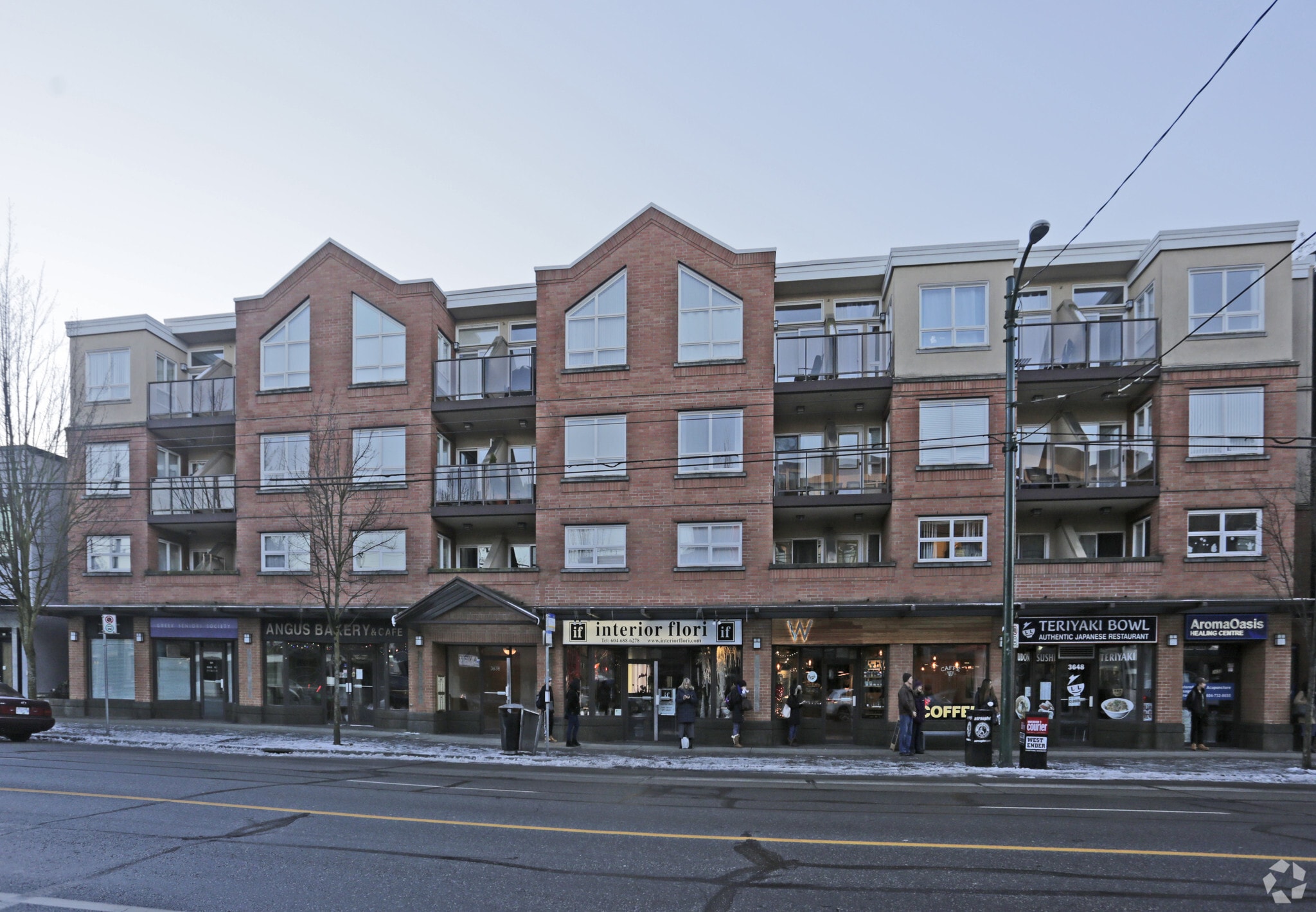 3638 W Broadway, Vancouver, BC à vendre Photo principale– Image 1 sur 8