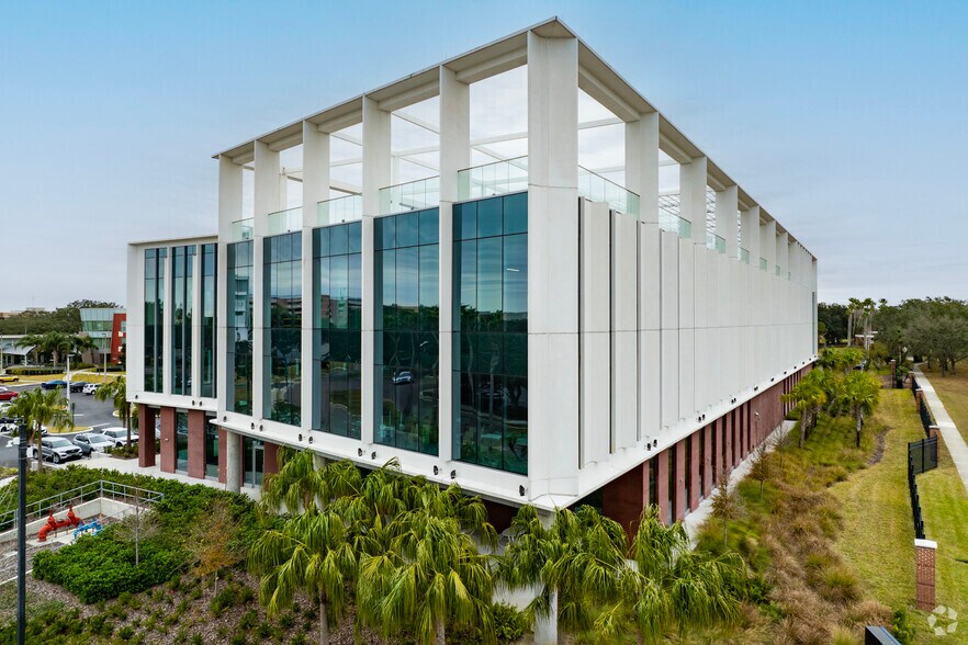 3814 Spectrum Blvd, Tampa, FL à louer - Photo de l’immeuble – Image 3 sur 6