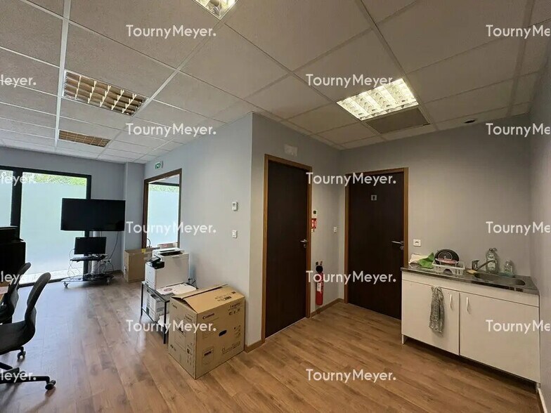 Bureau dans Montrabé à louer - Photo de l’immeuble – Image 2 sur 12