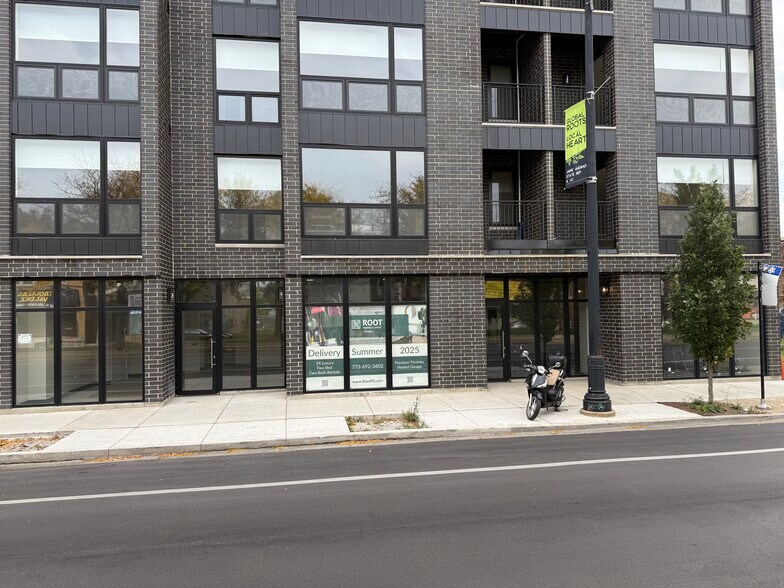 3043 W Irving Park Rd, Chicago, IL à louer - Photo de l’immeuble – Image 2 sur 9