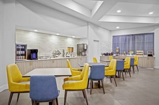 Plus de détails pour 8730 NW 27th St, Miami, FL - Hôtellerie à vendre