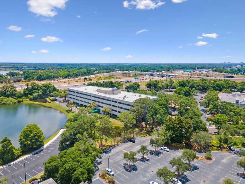 850 Trafalgar Ct, Maitland, FL à louer - Photo de l’immeuble – Image 3 sur 21