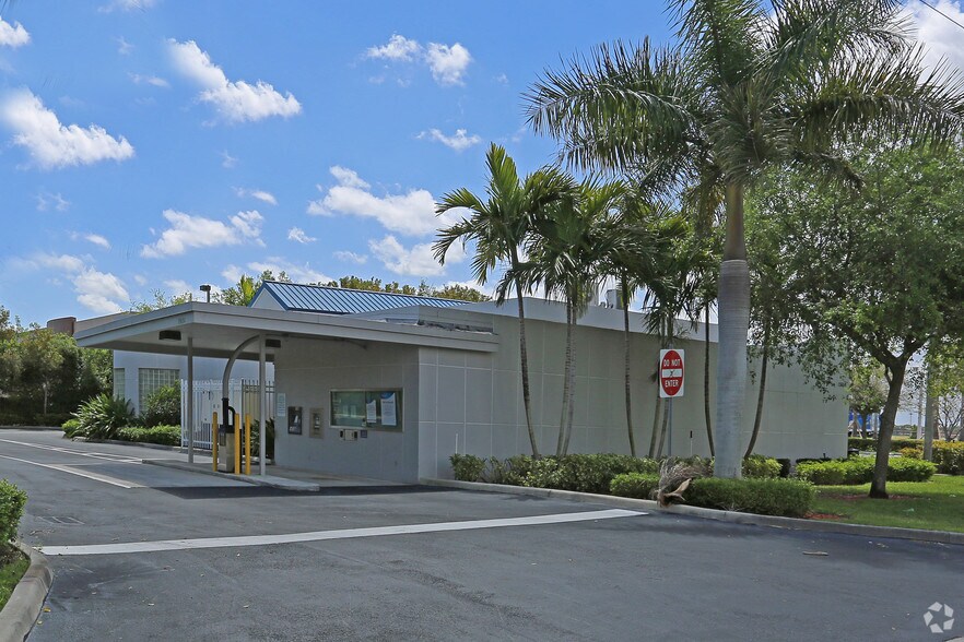 13650 SW 131st St, Miami, FL à louer - Photo de l’immeuble – Image 2 sur 4
