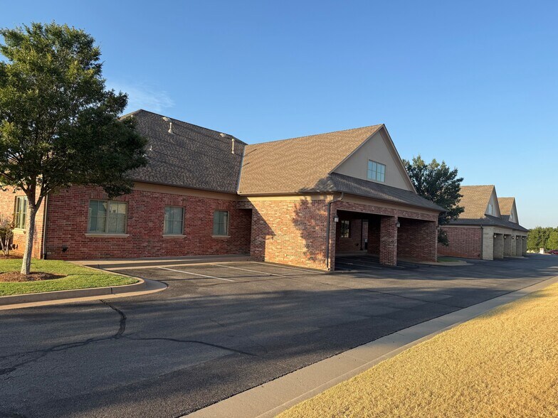 5808 NW 135th St, Oklahoma City, OK à vendre - Photo de l’immeuble – Image 2 sur 6