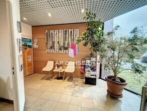 Bureau dans Montigny-le-Bretonneux à louer Photo intérieure– Image 2 sur 2