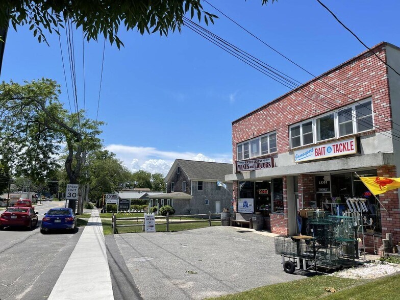 13355 Main Rd, Mattituck, NY à louer - Photo de l’immeuble – Image 2 sur 3