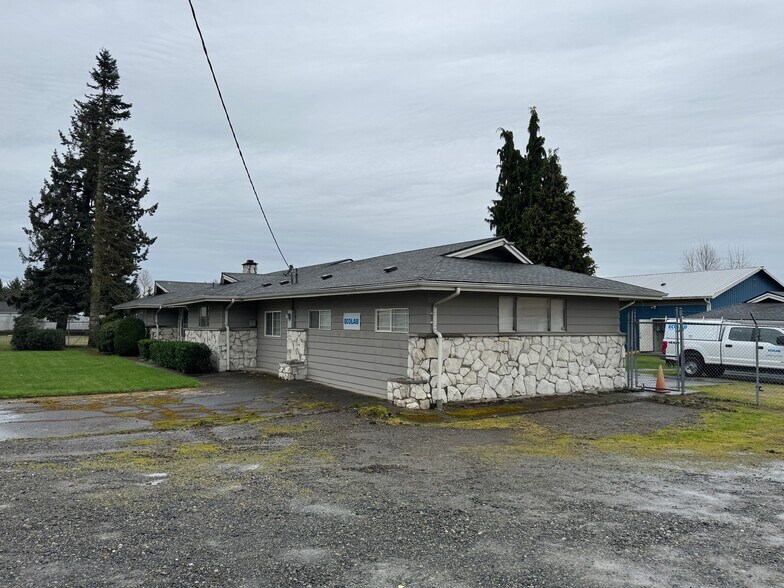 1124 Valley Ave NW, Puyallup, WA à louer - Photo de l’immeuble – Image 3 sur 10