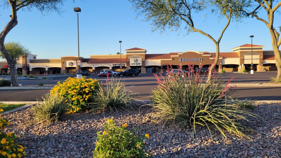 3923 E Thunderbird Rd, Phoenix, AZ à louer - Photo de l’immeuble – Image 2 sur 7