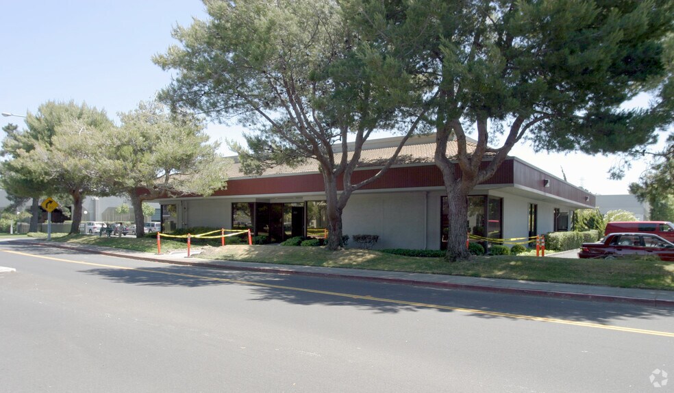 1120 Chess Dr, Foster City, CA à louer - Photo de l’immeuble – Image 2 sur 4