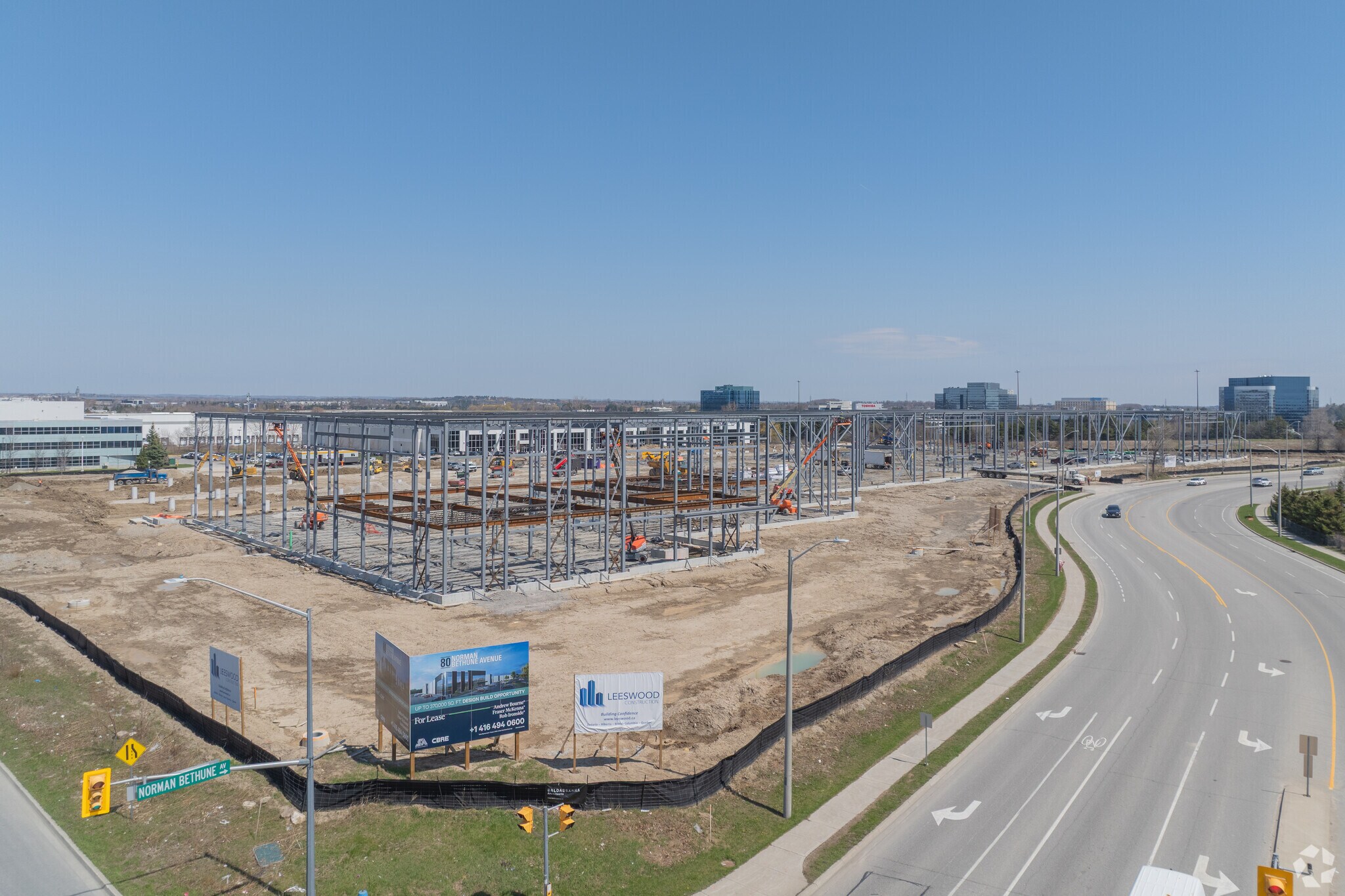 80 Norman Bethune Av, Richmond Hill, ON à louer Photo principale– Image 1 sur 4