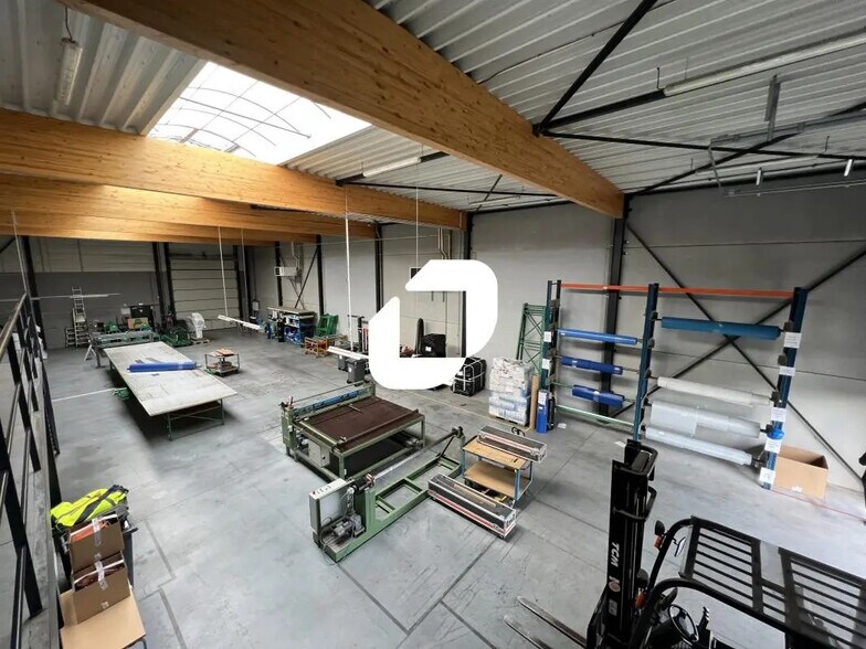 Bureau dans Roncq à louer - Photo de l’immeuble – Image 3 sur 9