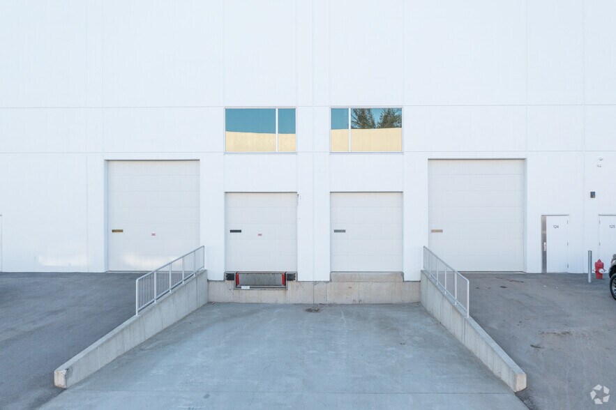 18822 24th Ave, Surrey, BC à louer - Photo de l’immeuble – Image 1 sur 5