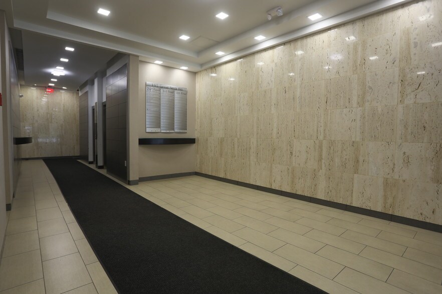 185 Great Neck Rd, Great Neck, NY à louer - Hall d’entrée – Image 2 sur 19