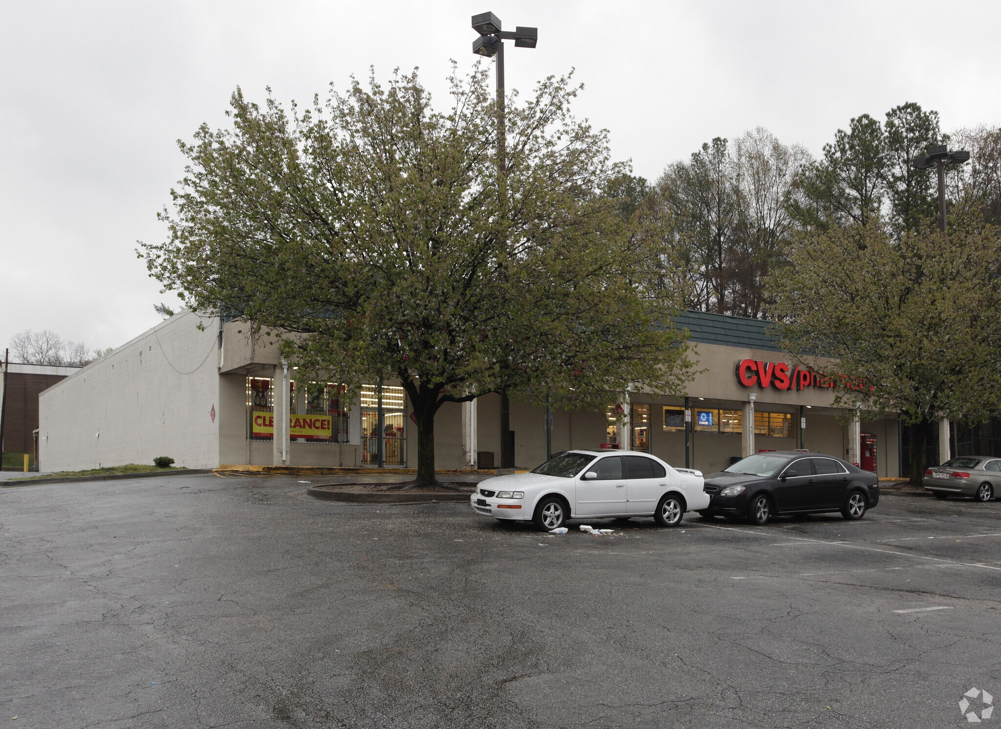 Russell Properties SW Atlanta portefeuille de 2 biens à vendre sur LoopNet.fr Photo principale– Image 1 sur 3