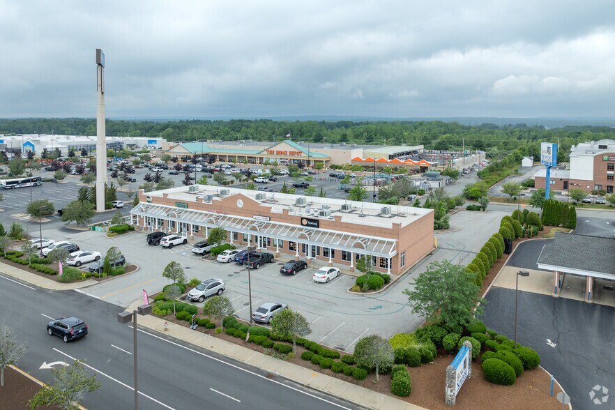 670-678 Centre Of New England Blvd, Coventry, RI à vendre - Photo de l’immeuble – Image 2 sur 5