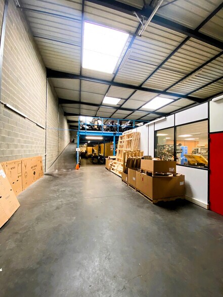 Local d'activités dans Brignais à vendre - Photo intérieure – Image 1 sur 2