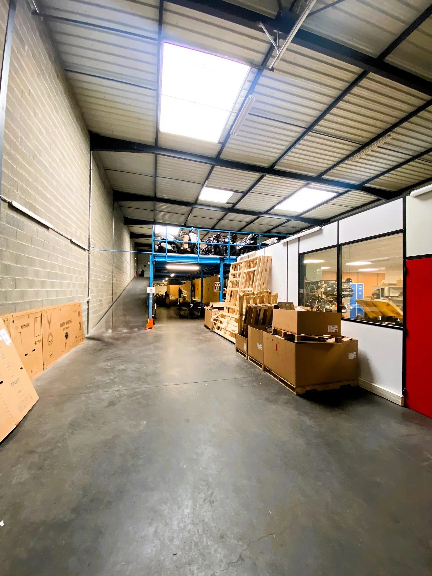 Local d'activités dans Brignais à vendre Photo intérieure– Image 1 sur 3