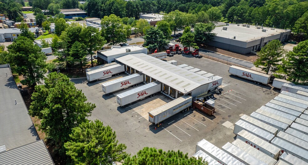 7508 Precision Dr, Raleigh, NC à louer - Photo de l’immeuble – Image 1 sur 15