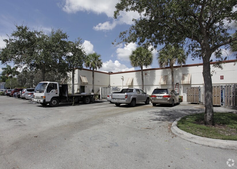 100 Weston Rd, Weston, FL à louer - Photo de l’immeuble – Image 2 sur 7