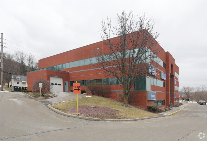 4100 Vestal Parkway East, Vestal Township, NY à louer - Photo de l’immeuble – Image 2 sur 6