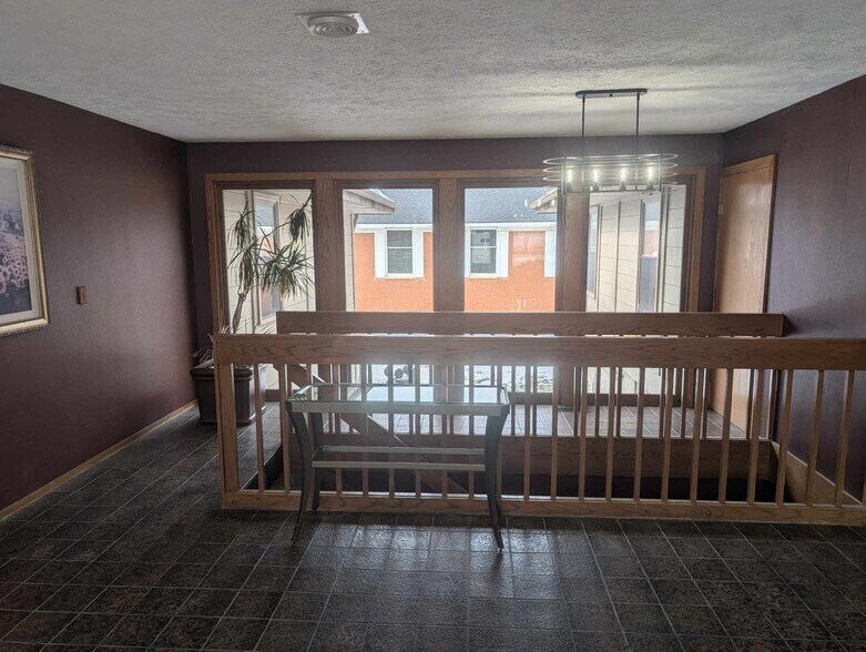 2940 E Lake Lansing Rd, East Lansing, MI à louer - Hall d’entrée – Image 2 sur 2