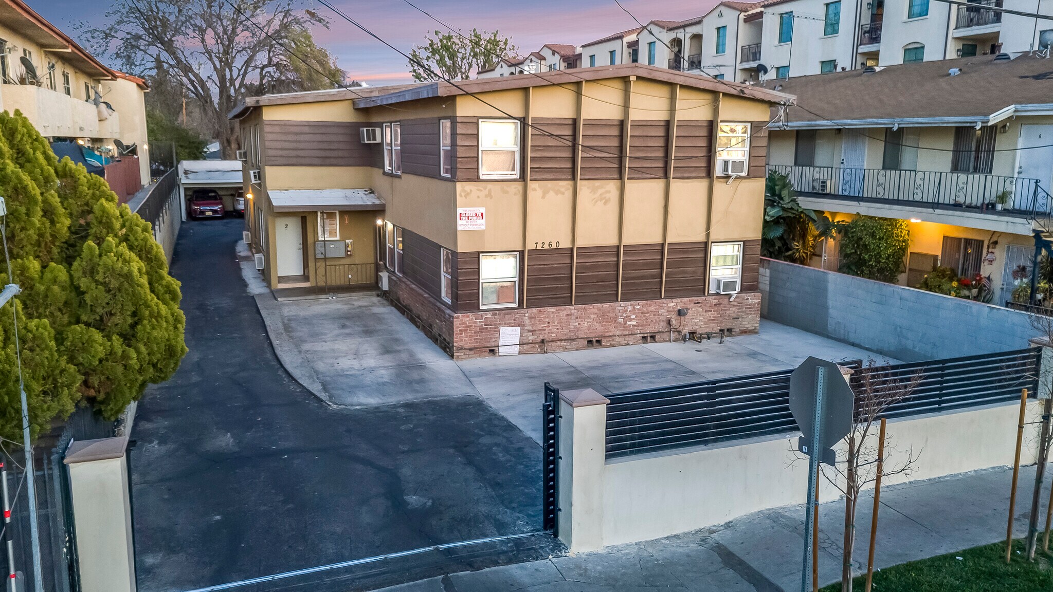 7260 Canby Ave, Reseda, CA à vendre Photo de l’immeuble– Image 1 sur 12