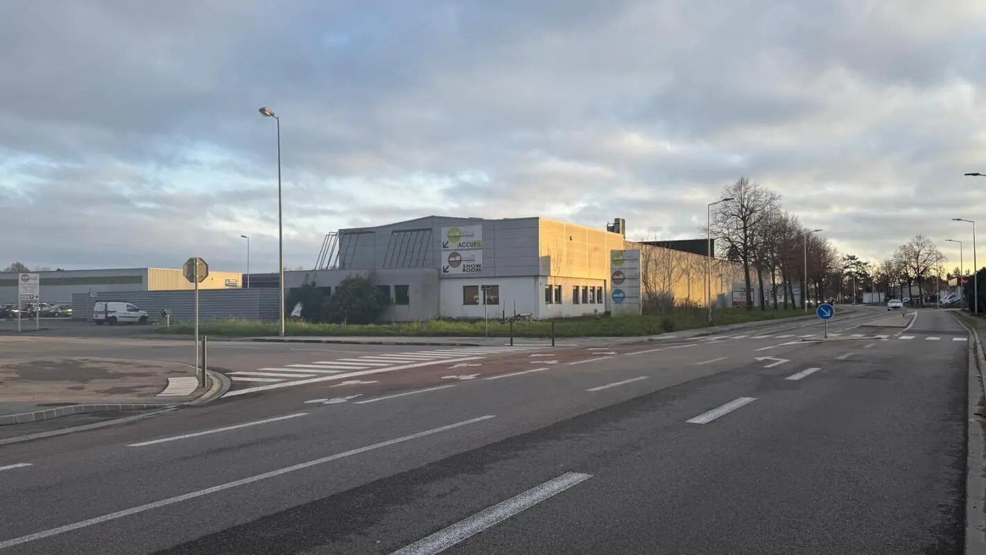 Industriel/Logistique dans Bourg-en-Bresse à vendre Photo de l’immeuble– Image 1 sur 12