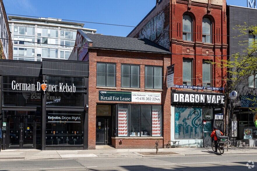 244 Queen St W, Toronto, ON à louer - Photo de l’immeuble – Image 1 sur 2