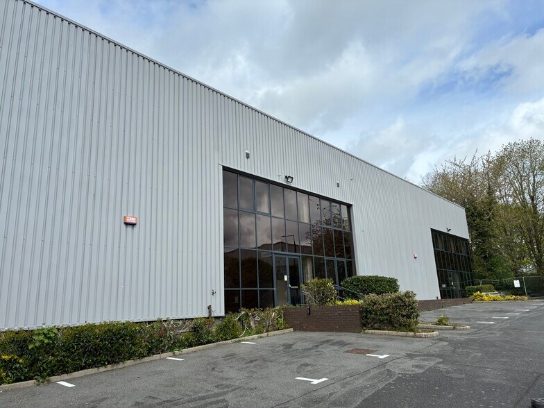Brunleys Ln, Milton Keynes à louer - Photo de l’immeuble – Image 2 sur 21