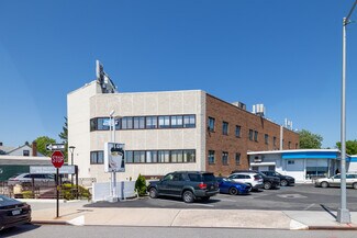 Plus de détails pour 5847 Francis Lewis Blvd, Oakland Gardens, NY - Bureau, Bureau/Médical à louer