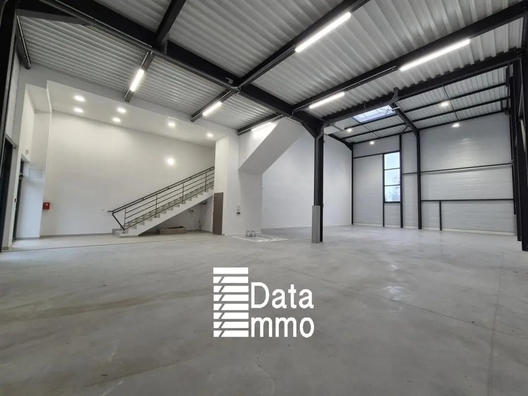 Industriel/Logistique dans Chalifert à louer Photo de l’immeuble– Image 1 sur 9