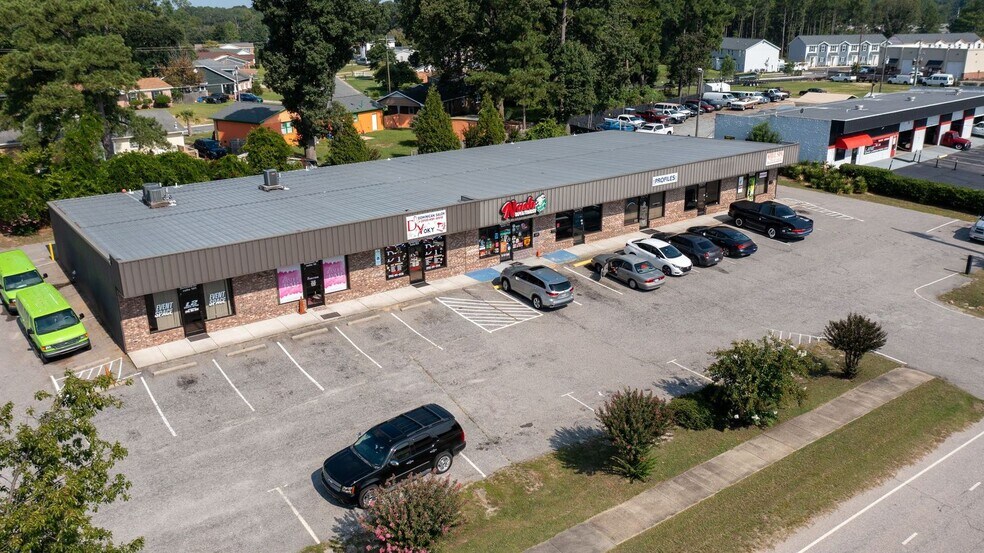 541 Bonanza Dr, Fayetteville, NC à vendre - Photo de l’immeuble – Image 2 sur 10