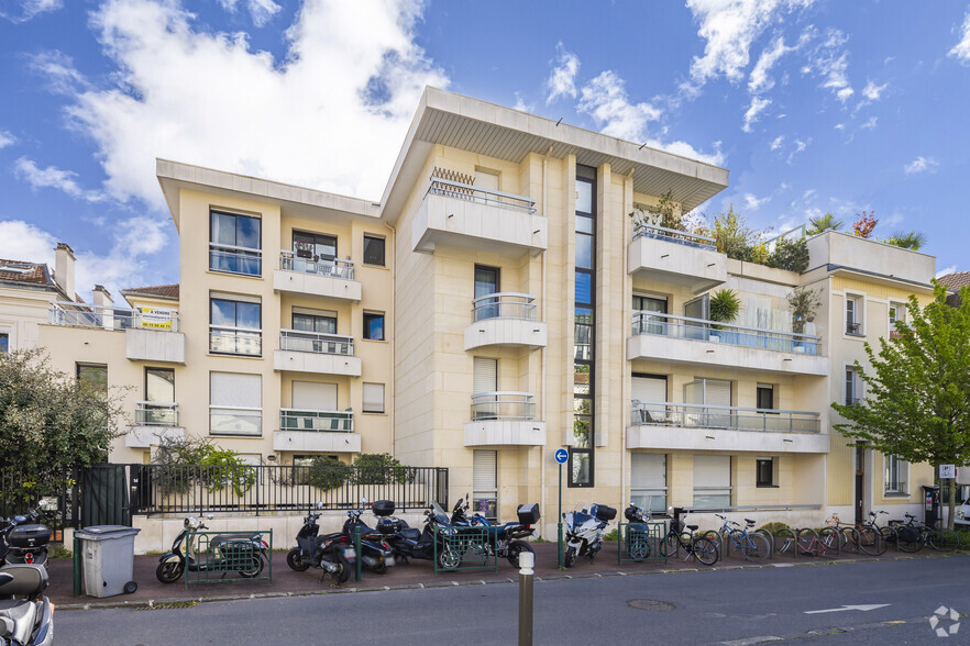 Bureau dans Suresnes à louer - Photo de l’immeuble – Image 2 sur 3