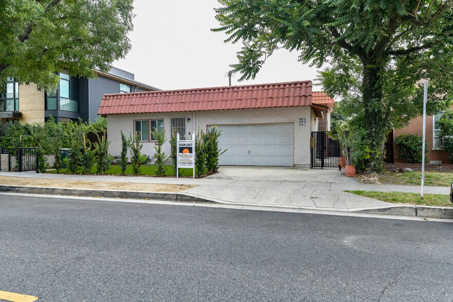 924 W Clark Ave, Burbank, CA à vendre - Photo de l’immeuble – Image 1 sur 22