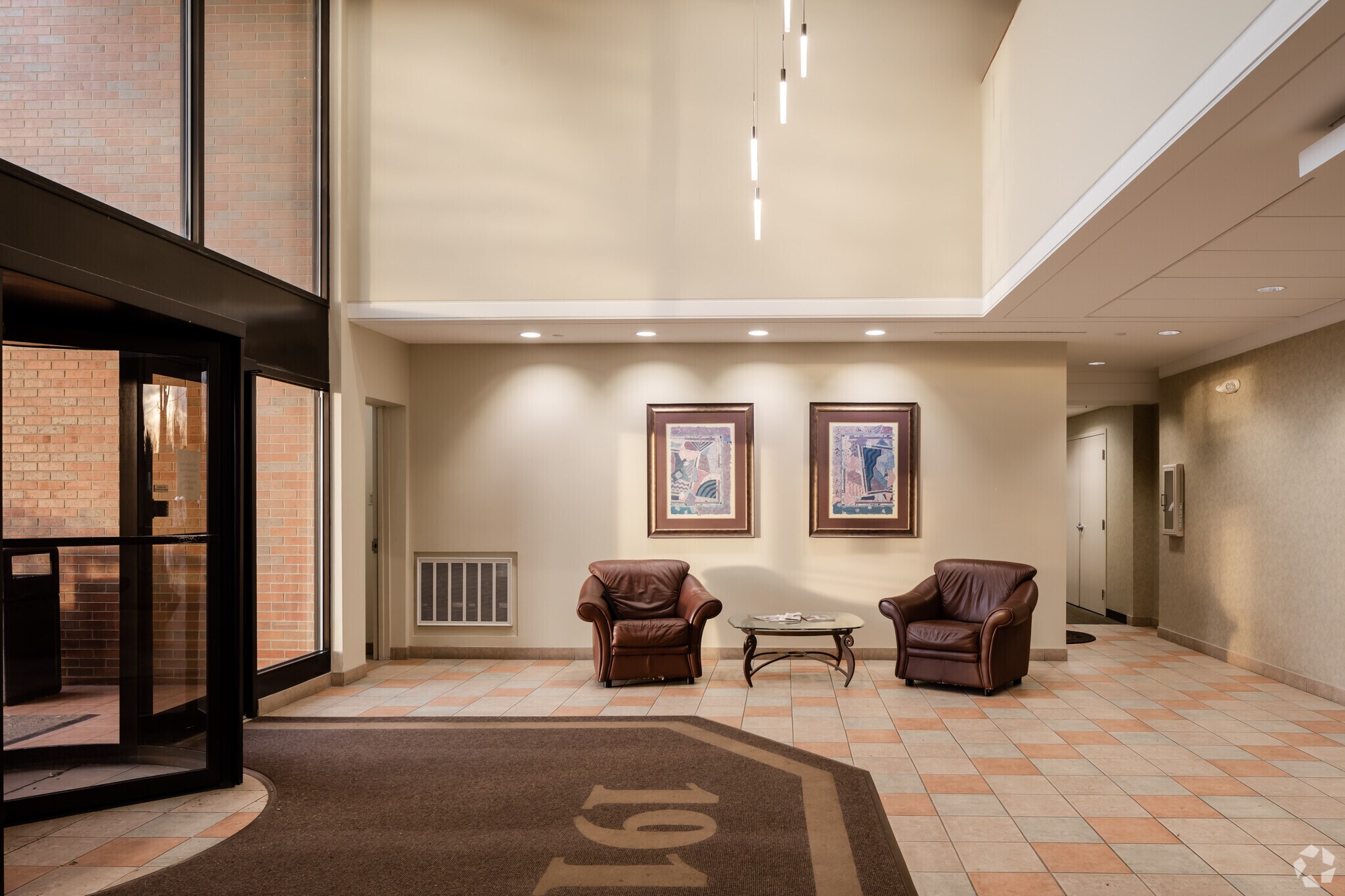 191 Waukegan Rd, Northfield, IL à louer Photo de l’immeuble– Image 1 sur 8