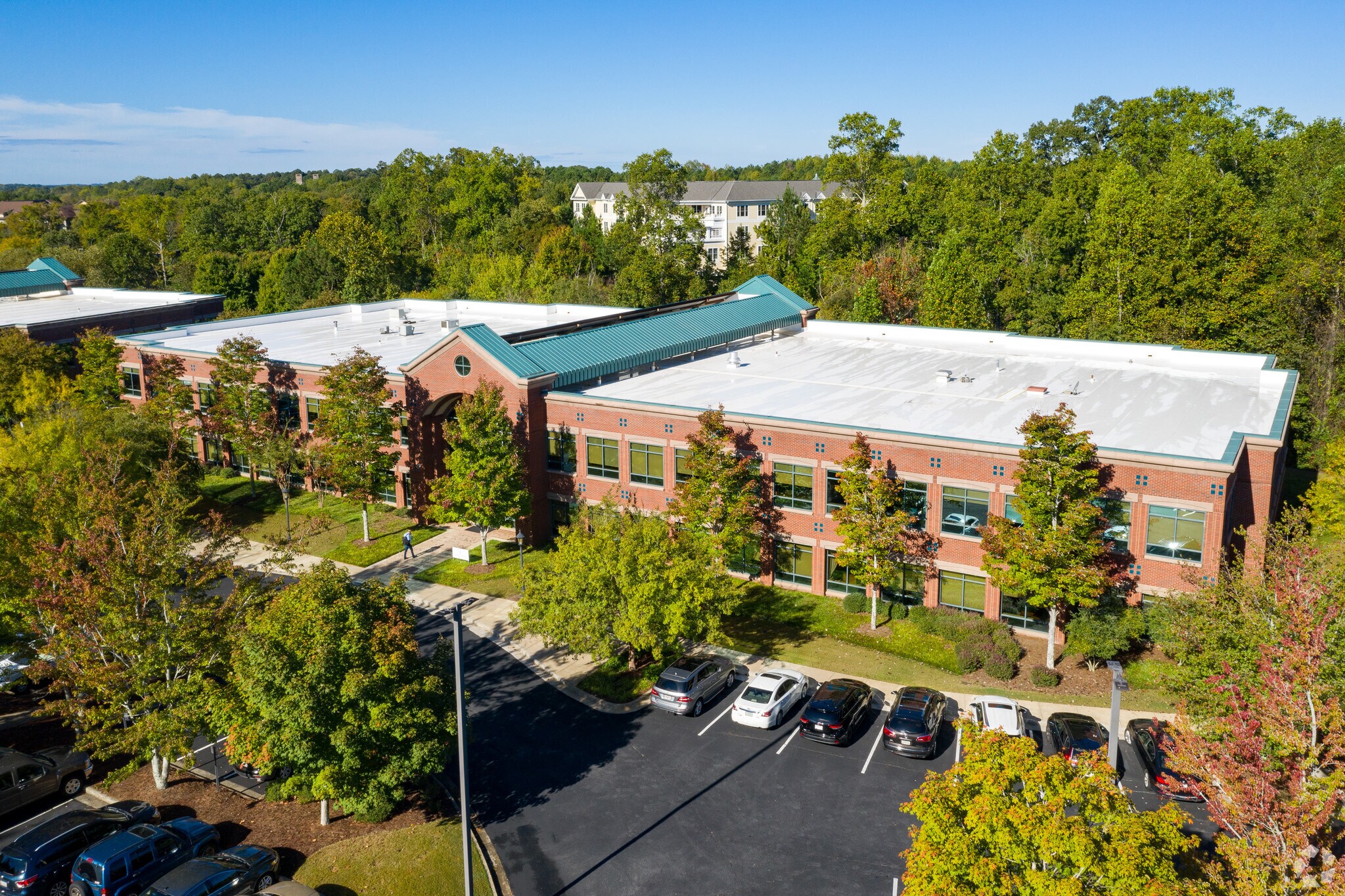 11340 Lakefield Dr, Duluth, GA à louer Photo principale– Image 1 sur 20