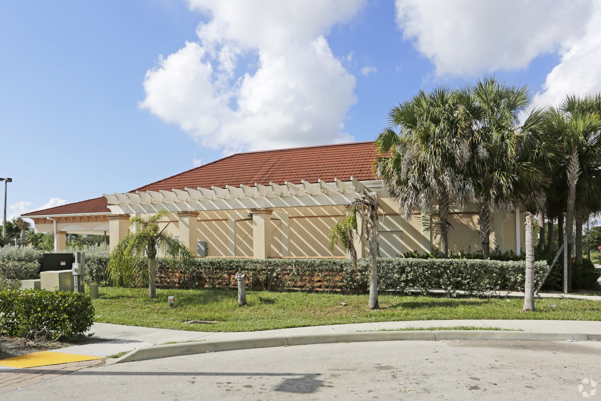 3943 Tamiami Trl, Punta Gorda, FL à vendre Photo de l’immeuble– Image 1 sur 7