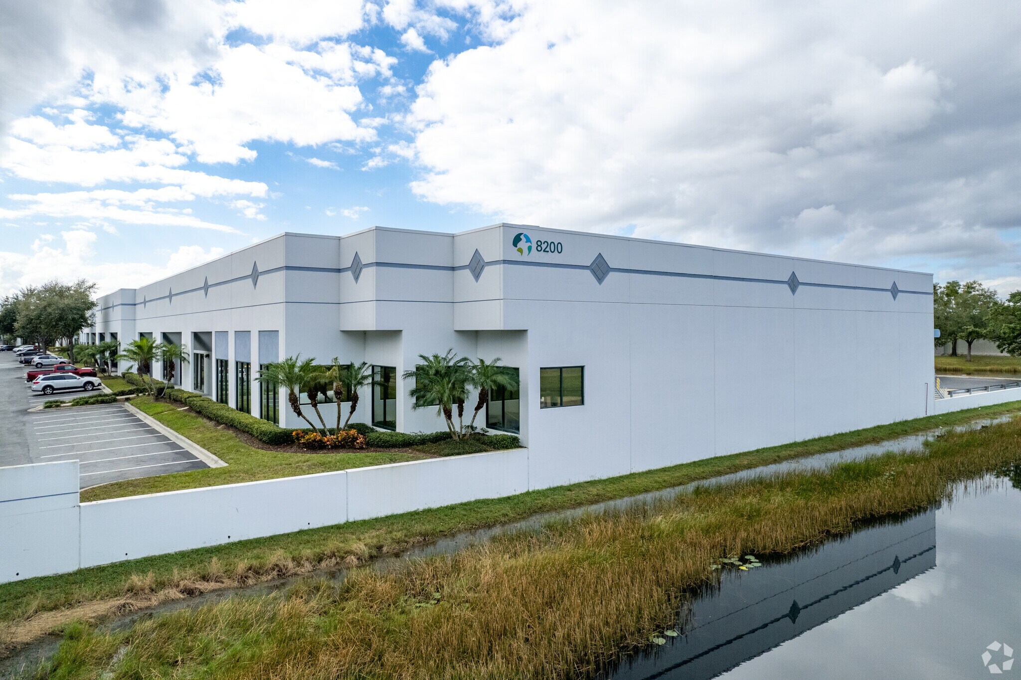 8200 Boggy Creek Rd, Orlando, FL à louer Photo de l’immeuble– Image 1 sur 11