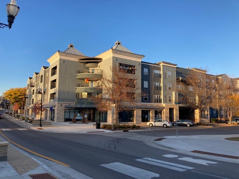 110 E 1st St, Chaska, MN à louer - Photo principale – Image 1 sur 68