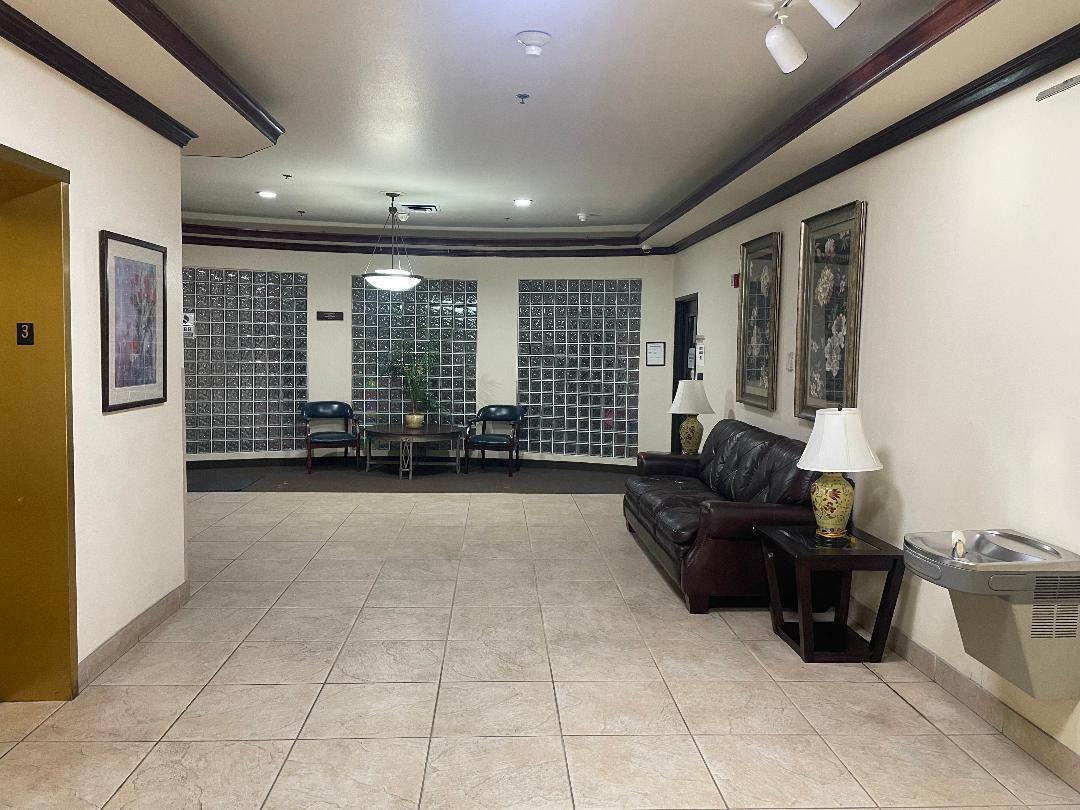 5440 W Sahara Ave, Las Vegas, NV à vendre Photo intérieure– Image 1 sur 7