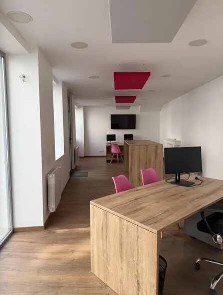 Local commercial dans Bourg-en-Bresse à louer - Photo de l’immeuble – Image 3 sur 6