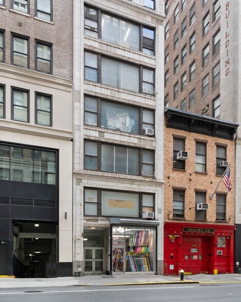 218 W 37th St, New York, NY à louer - Photo de l’immeuble – Image 2 sur 2