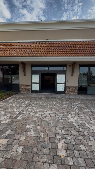 8811 W Boynton Beach Blvd, Boynton Beach, FL à louer - Photo de l’immeuble – Image 3 sur 8
