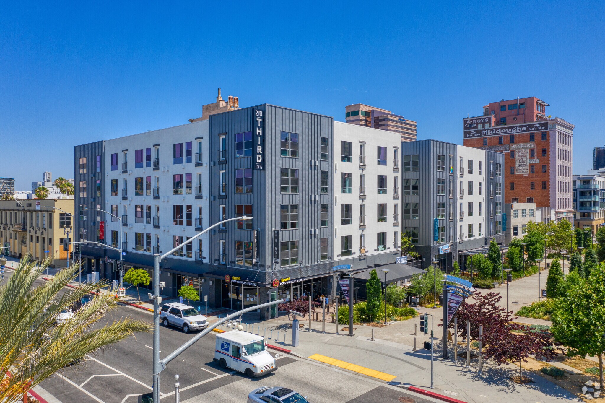 210 E 3rd St, Long Beach, CA à louer Photo principale– Image 1 sur 7